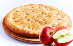 Сладкий пирог с яблоком